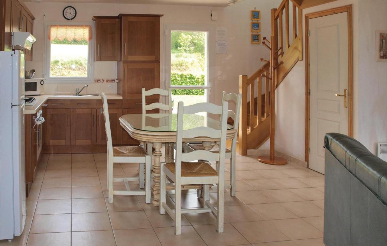 2 Bedroom Nice Home In Plestin Les Greves Esterno foto